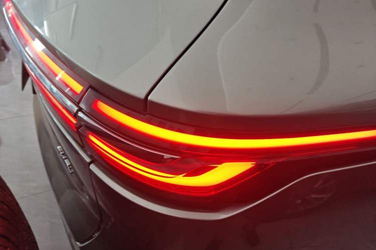 Used Li Auto ONE 2020 Extended-Range 6-Seater Version Right Rear Taillight