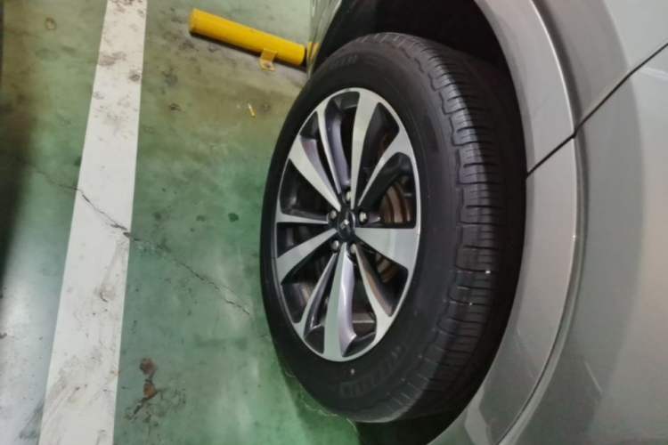 Used Li Auto ONE 2020 Extended-Range 6-Seater Version Right Rear Wheel Hub