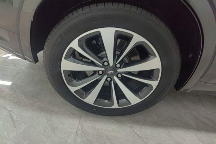 Used Li Auto ONE 2020 Extended-Range 6-Seater Version Right Rear Wheel Hub