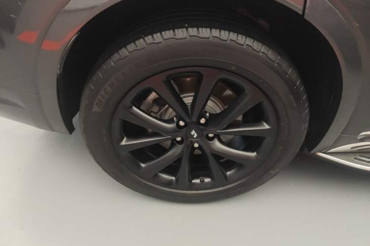 Used Li Auto ONE 2020 Range-Extended 7-Seater Version Right Rear Wheel Hub
