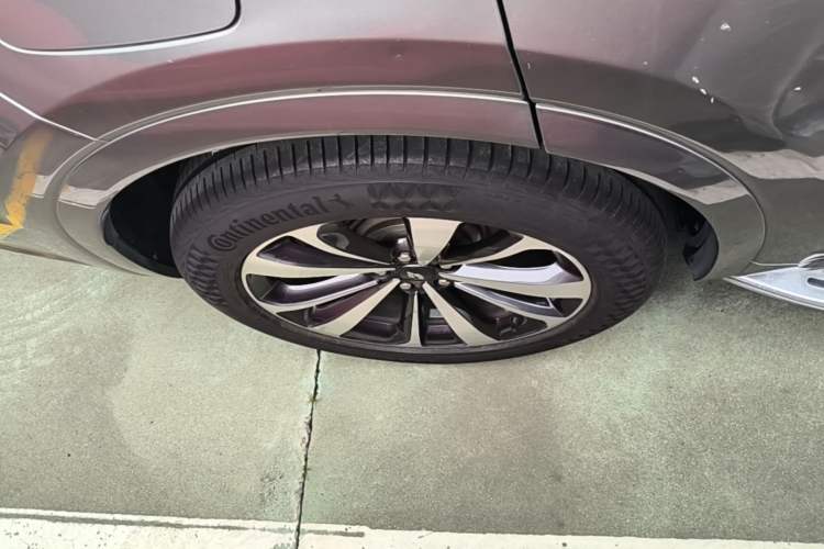 Used Li Auto ONE 2020 Extended-Range 6-Seater Version Right Rear Wheel Hub
