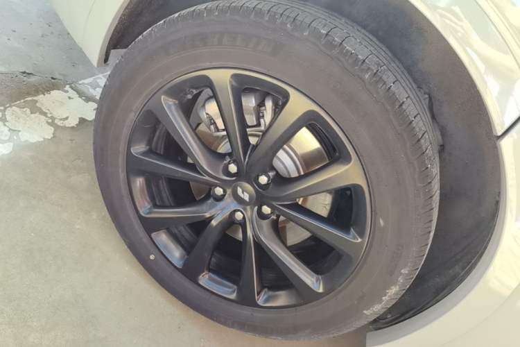 Used Li Auto ONE 2020 Extended-Range 6-Seater Version Right Rear Wheel Hub