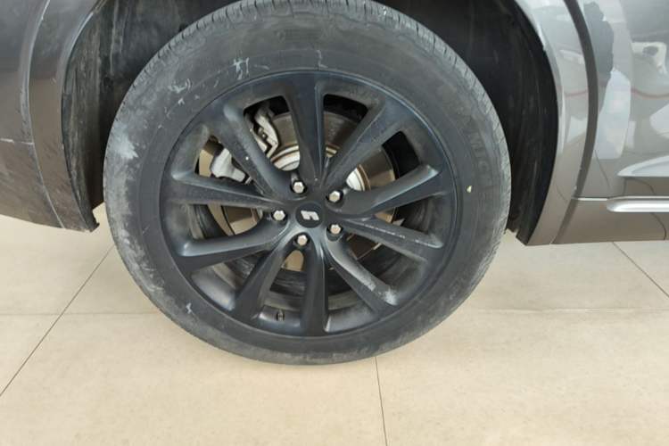 Used Li Auto ONE 2020 Extended-Range 6-Seater Version Right Rear Wheel Hub