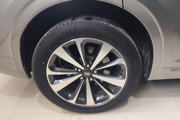 Used Li Auto ONE 2020 Extended-Range 6-Seater Version Right Rear Wheel Hub