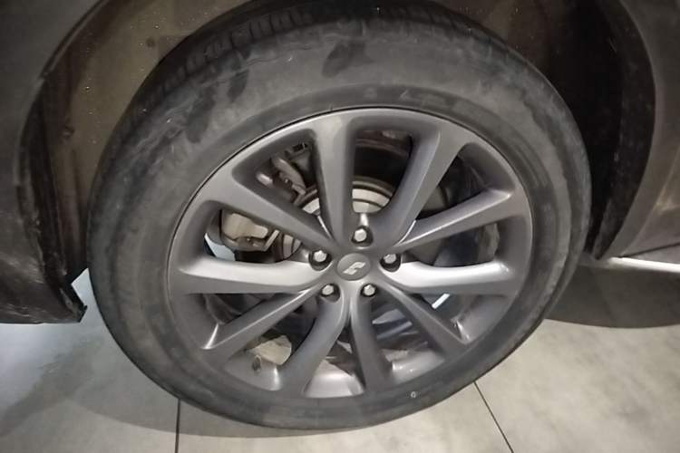 Used Li Auto ONE 2020 Extended-Range 6-Seater Version Right Rear Wheel Hub