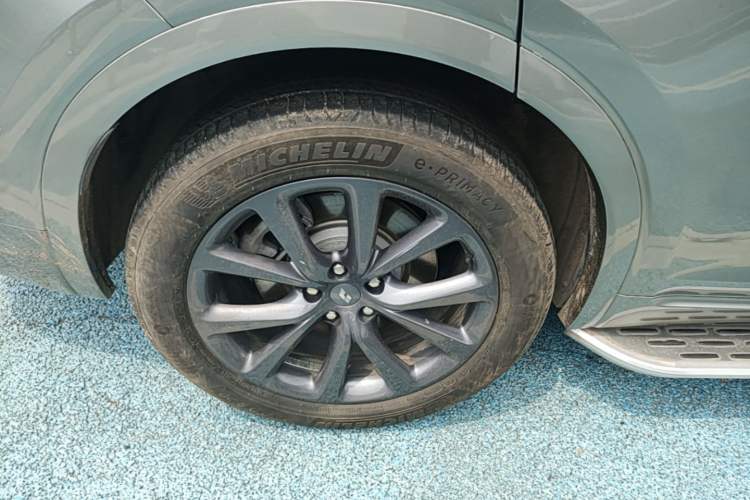 Used Li Auto ONE 2020 Extended-Range 6-Seater Version Right Rear Wheel Hub