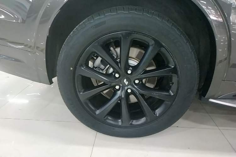 Used Li Auto ONE 2020 Extended-Range 6-Seater Version Right Rear Wheel Hub