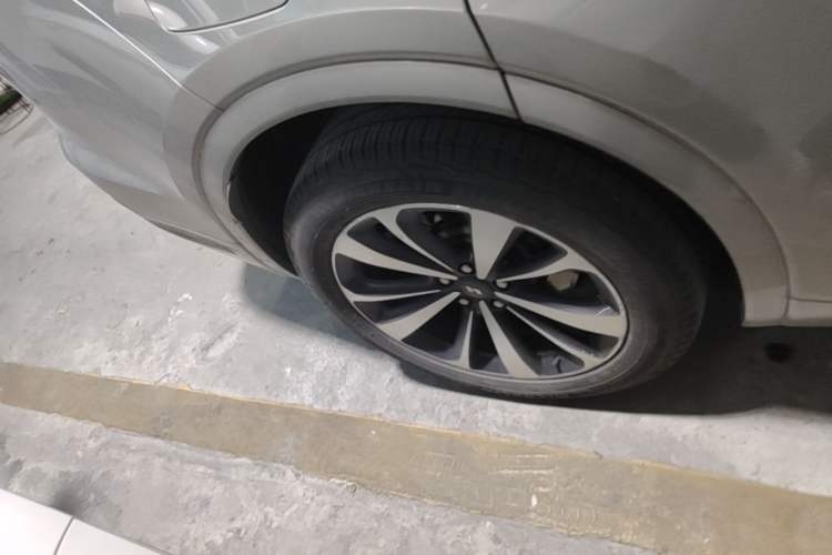 Used Li Auto ONE 2020 Extended-Range 6-Seater Version Right Rear Wheel Hub