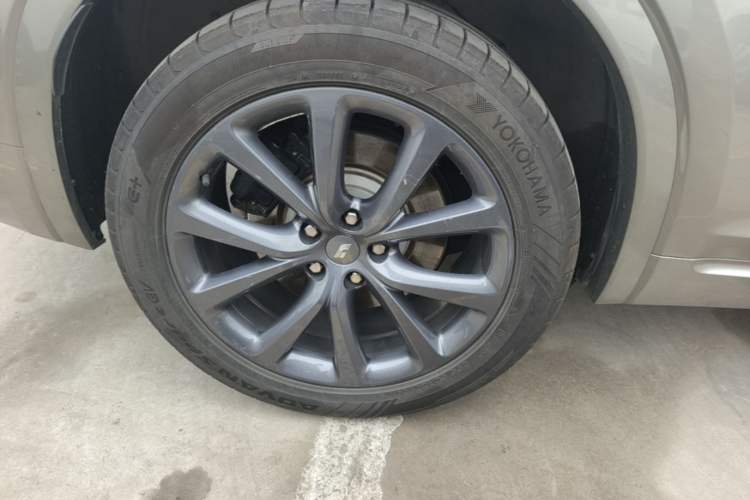 Used Li Auto ONE 2020 Extended-Range 6-Seater Version Right Rear Wheel Hub