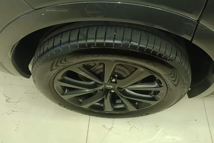 Used Li Auto ONE 2020 Extended-Range 6-Seater Version Right Rear Wheel Hub