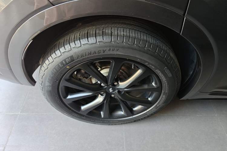 Used Li Auto ONE 2020 Extended-Range 6-Seater Version Right Rear Wheel Hub