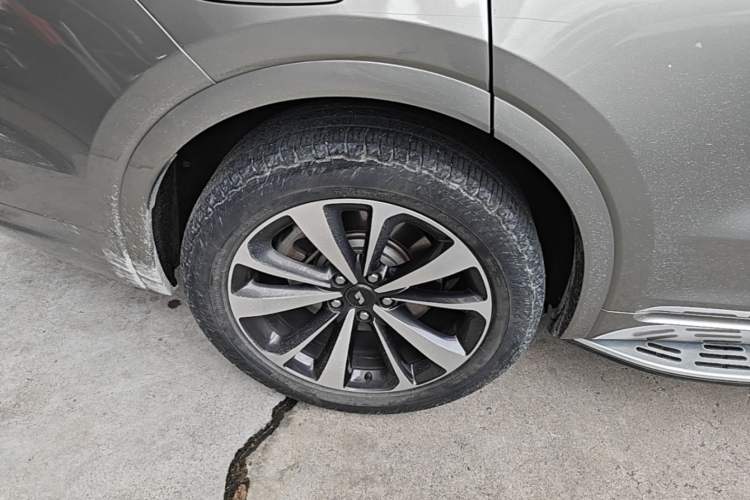 Used Li Auto ONE 2020 Extended-Range 6-Seater Version Right Rear Wheel Hub
