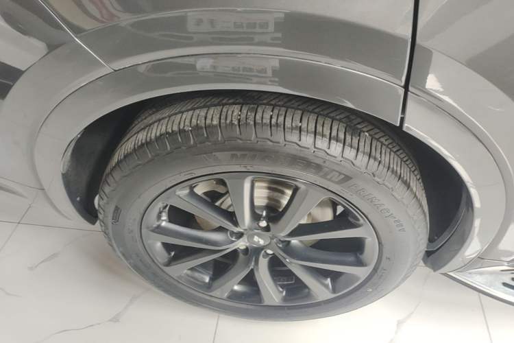 Used Li Auto ONE 2020 Range-Extended 7-Seater Version Right Rear Wheel Hub
