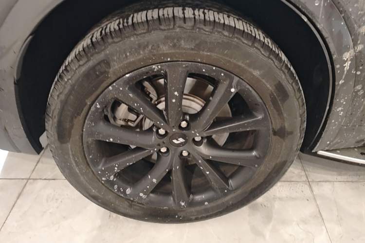 Used Li Auto ONE 2020 Extended-Range 6-Seater Version Right Rear Wheel Hub
