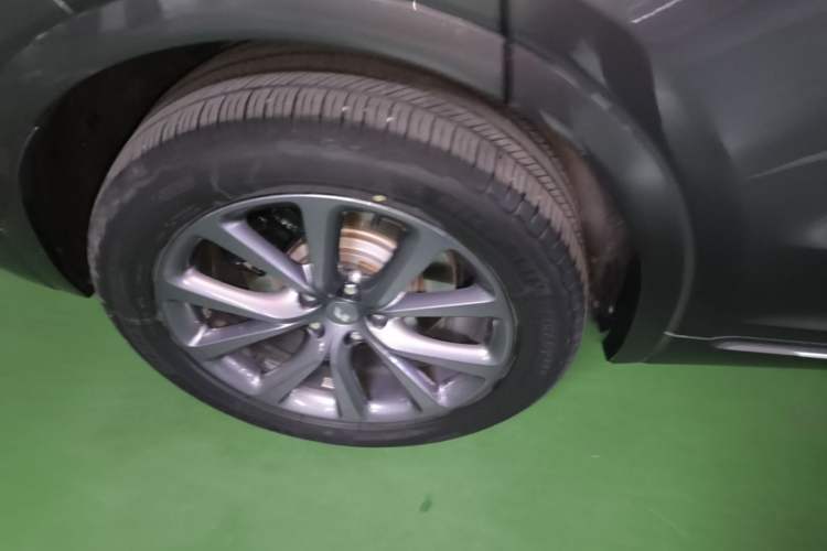 Used Li Auto ONE 2020 Extended-Range 6-Seater Version Right Rear Wheel Hub