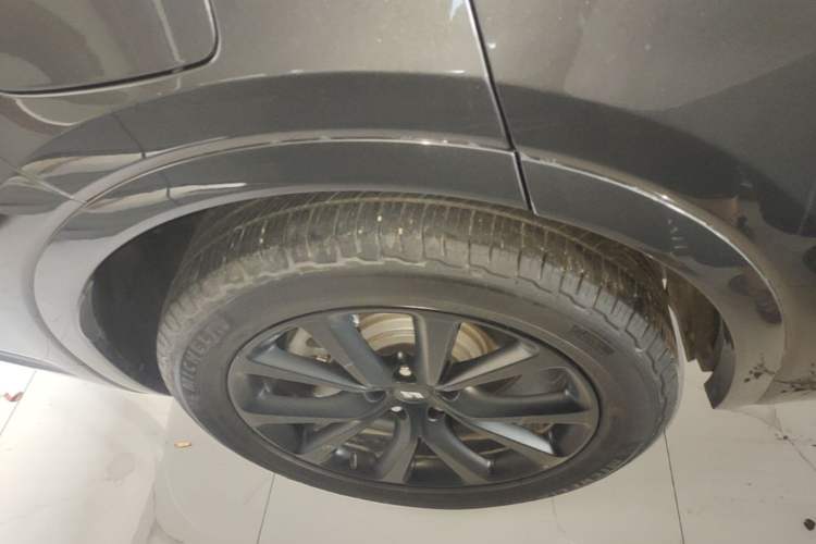 Used Li Auto ONE 2020 Extended-Range 6-Seater Version Right Rear Wheel Hub