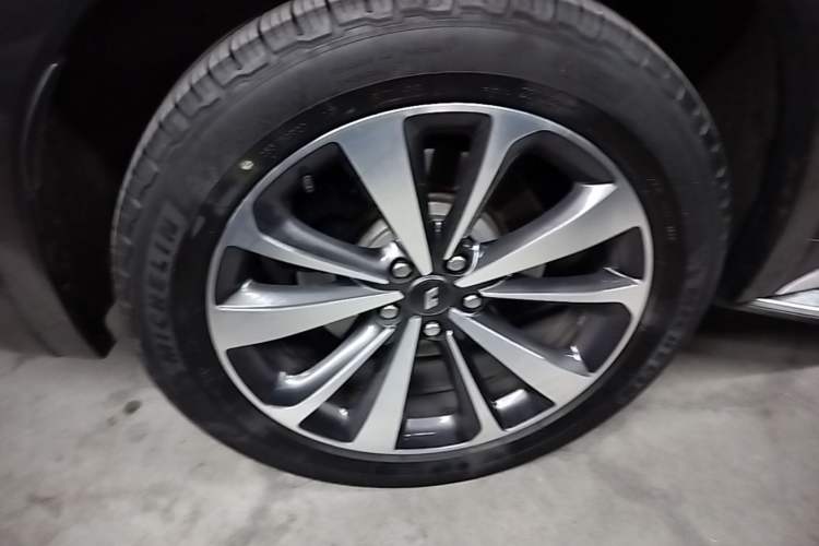 Used Li Auto ONE 2020 Extended-Range 6-Seater Version Right Rear Wheel Hub