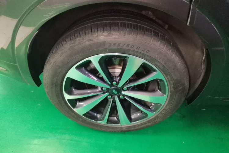 Used Li Auto ONE 2020 Extended-Range 6-Seater Version Right Rear Wheel Hub