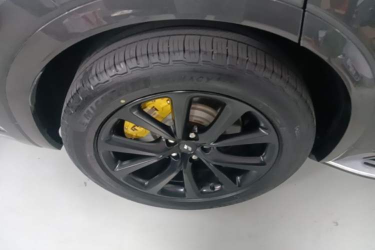 Used Li Auto ONE 2020 Extended-Range 6-Seater Version Right Rear Wheel Hub