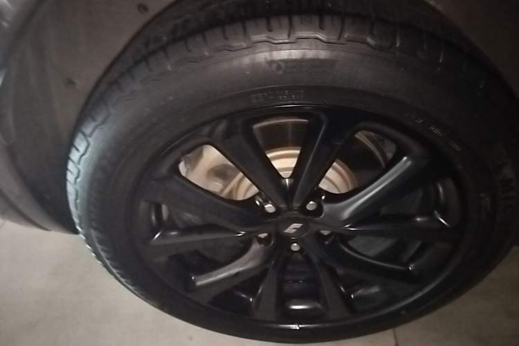 Used Li Auto ONE 2020 Extended-Range 6-Seater Version Right Rear Wheel Hub
