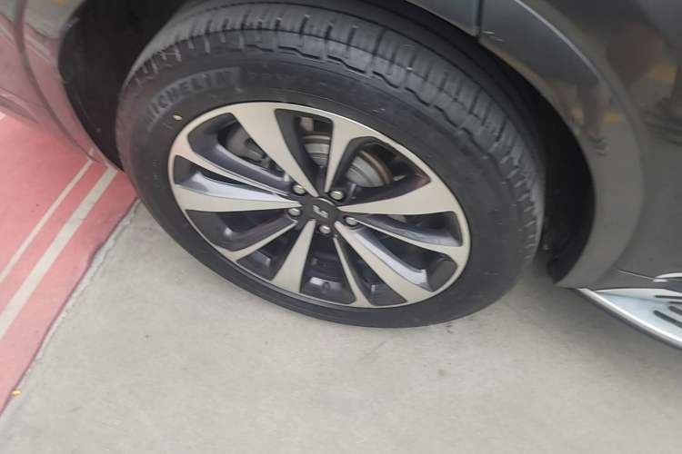 Used Li Auto ONE 2020 Extended-Range 6-Seater Version Right Rear Wheel Hub