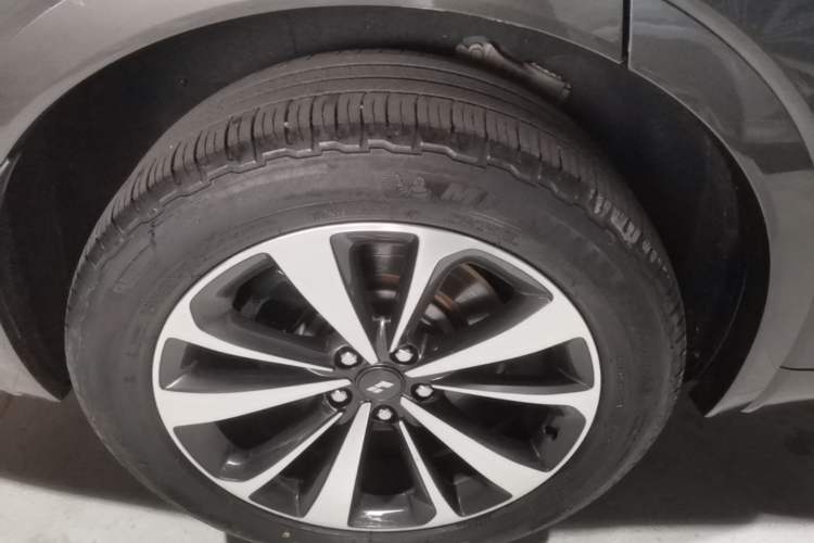Used Li Auto ONE 2020 Extended-Range 6-Seater Version Right Rear Wheel Hub
