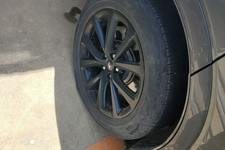 Used Li Auto ONE 2020 Extended-Range 6-Seater Version Right Rear Wheel Hub