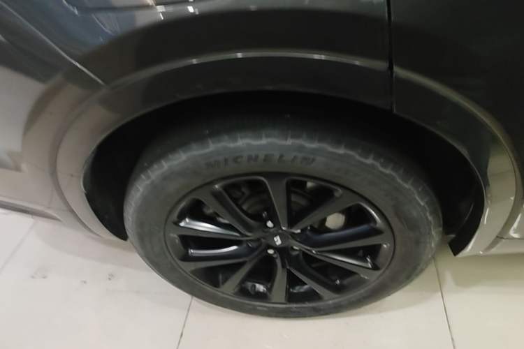 Used Li Auto ONE 2020 Extended-Range 6-Seater Version Right Rear Wheel Hub