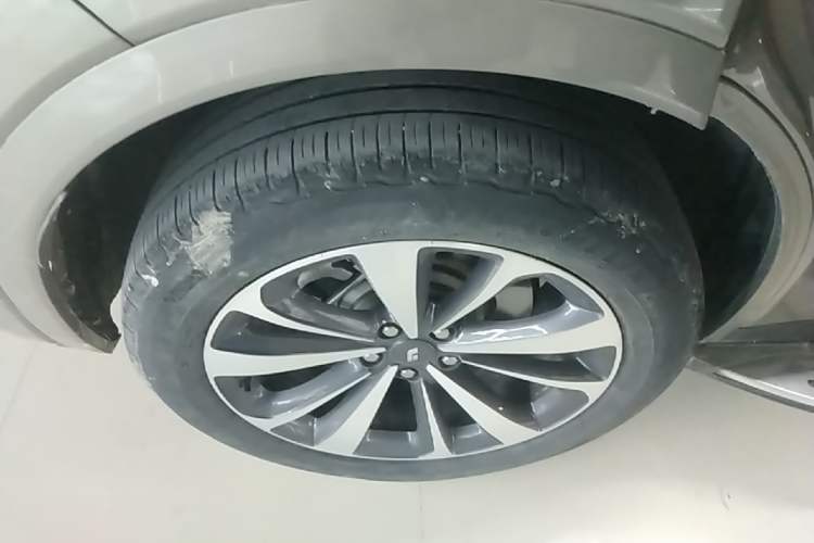 Used Li Auto ONE 2020 Extended-Range 6-Seater Version Right Rear Wheel Hub