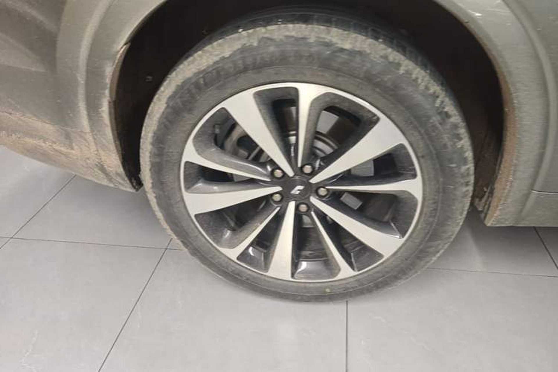 Used Li Auto ONE 2020 Extended-Range 6-Seater Version Right Rear Wheel Hub
