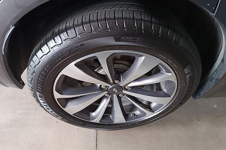 Used Li Auto ONE 2020 Extended-Range 6-Seater Version Right Rear Wheel Hub