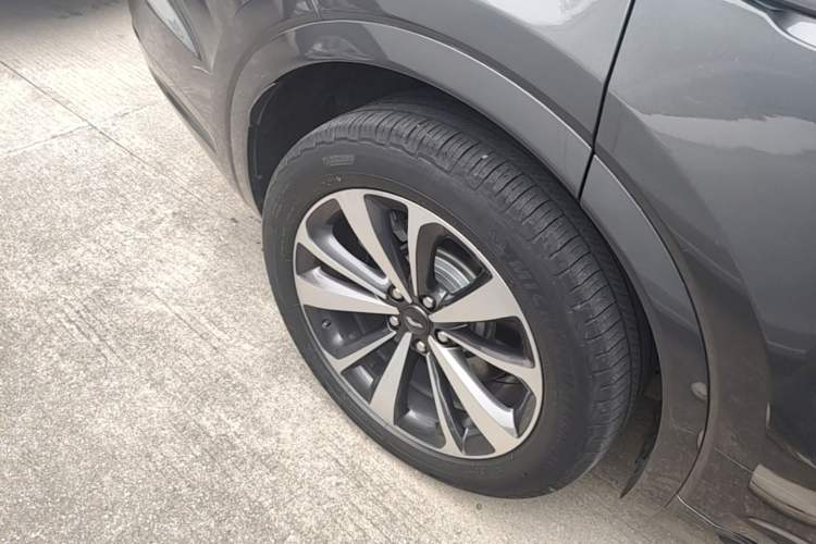 Used Li Auto ONE 2020 Extended-Range 6-Seater Version Right Rear Wheel Hub