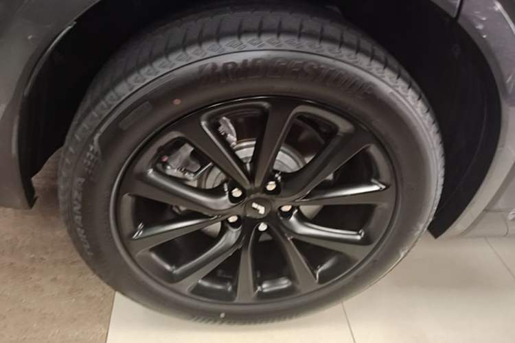 Used Li Auto ONE 2020 Extended-Range 6-Seater Version Right Rear Wheel Hub