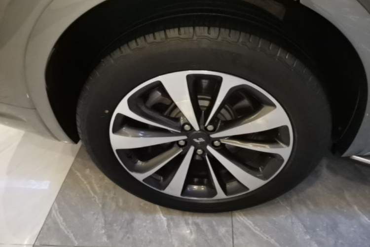 Used Li Auto ONE 2020 Extended-Range 6-Seater Version Right Rear Wheel Hub