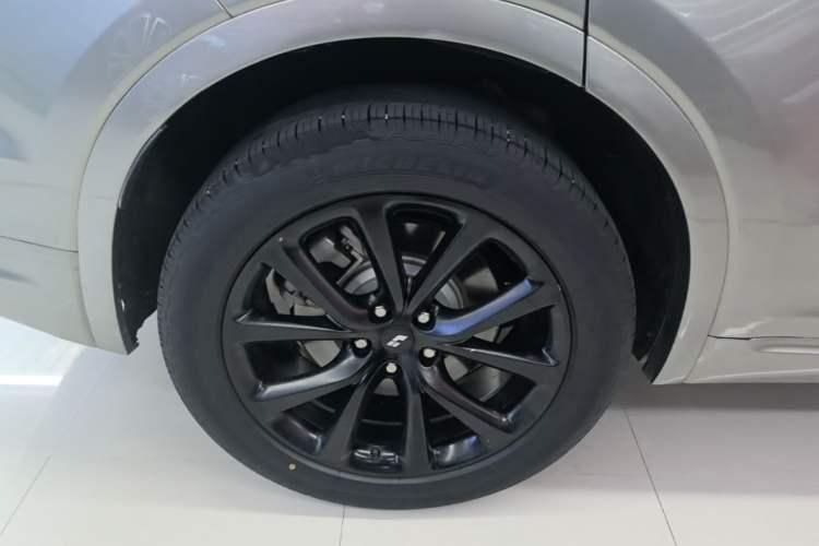 Used Li Auto ONE 2020 Extended-Range 6-Seater Version Right Rear Wheel Hub