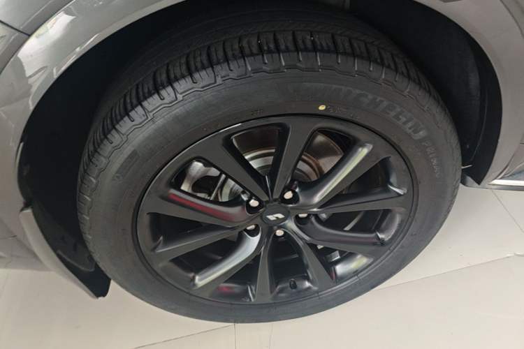 Used Li Auto ONE 2020 Extended-Range 6-Seater Version Right Rear Wheel Hub