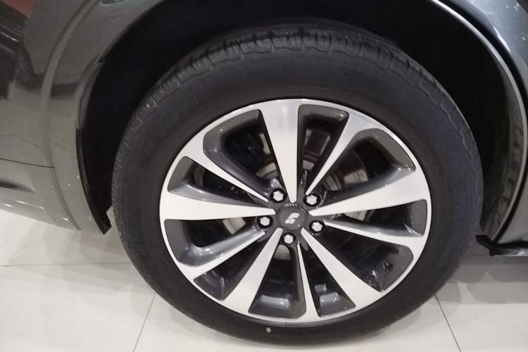Used Li Auto ONE 2020 Extended-Range 6-Seater Version Right Rear Wheel Hub