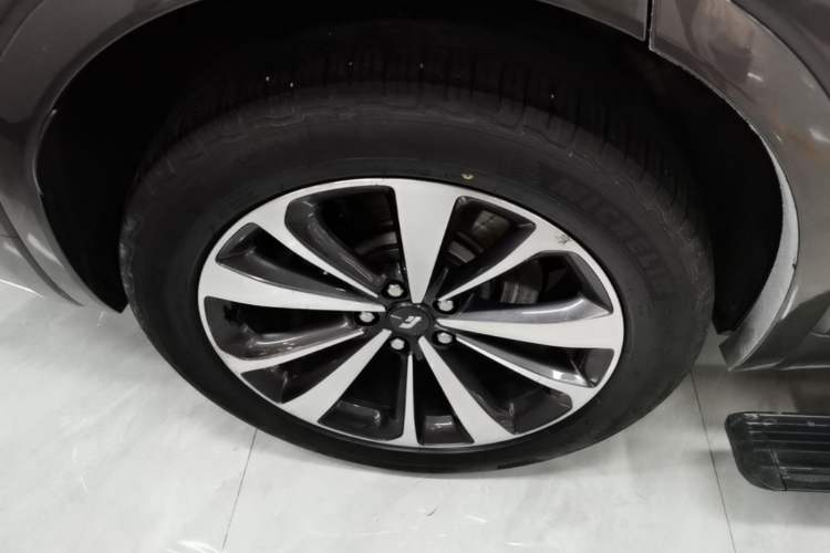 Used Li Auto ONE 2020 Extended-Range 6-Seater Version Right Rear Wheel Hub