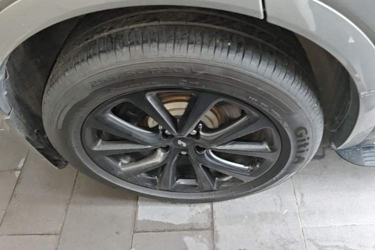 Used Li Auto ONE 2020 Extended-Range 6-Seater Version Right Rear Wheel Hub