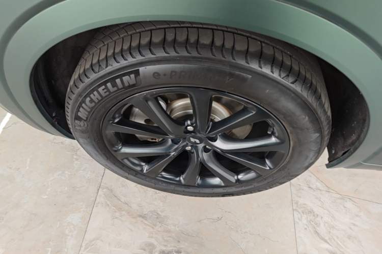 Used Li Auto ONE 2020 Extended-Range 6-Seater Version Left Front Wheel Hub