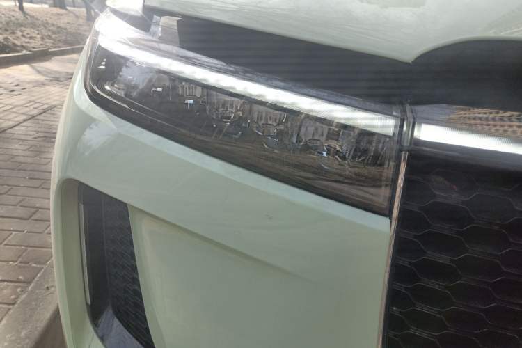 Used Li Auto ONE 2020 Extended-Range 6-Seater Version Right Front Headlight