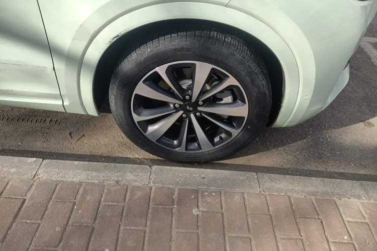 Used Li Auto ONE 2020 Extended-Range 6-Seater Version Right Front Wheel Hub