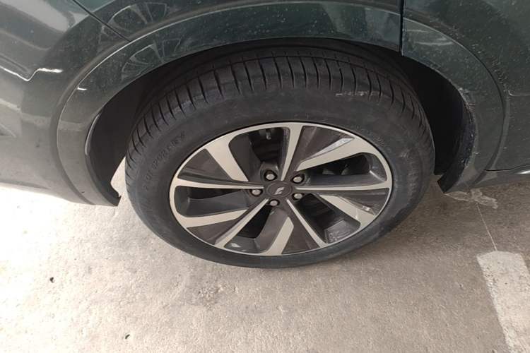 Used Li Auto ONE 2020 Extended-Range 6-Seater Version Right Rear Wheel Hub