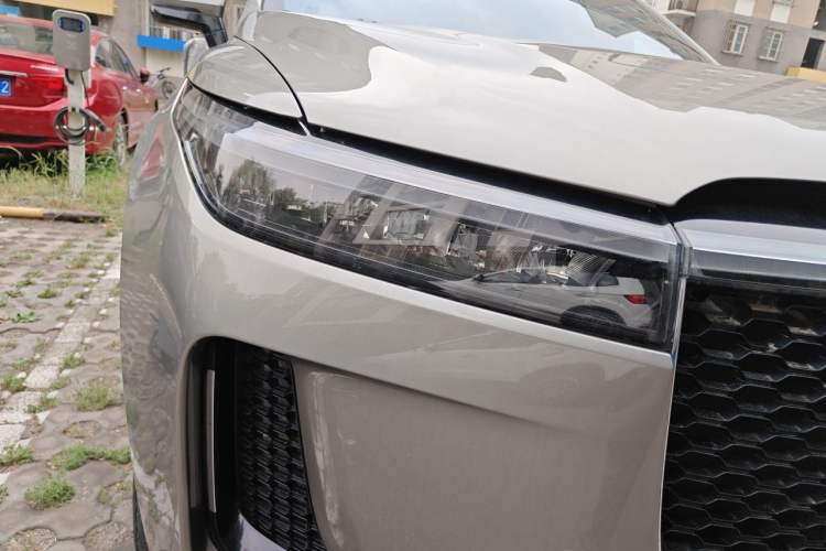 Used Li Auto ONE 2020 Extended-Range 6-Seater Version Right Front Headlight