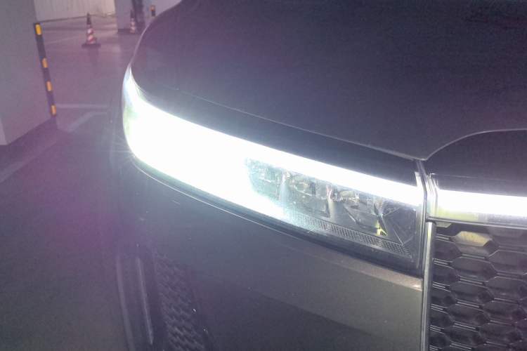 Used Li Auto ONE 2020 Extended-Range 6-Seater Version Right Front Headlight