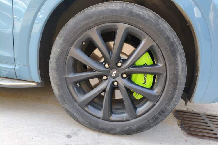 Used Li Auto ONE 2020 Extended-Range 6-Seater Version Right Front Wheel Hub