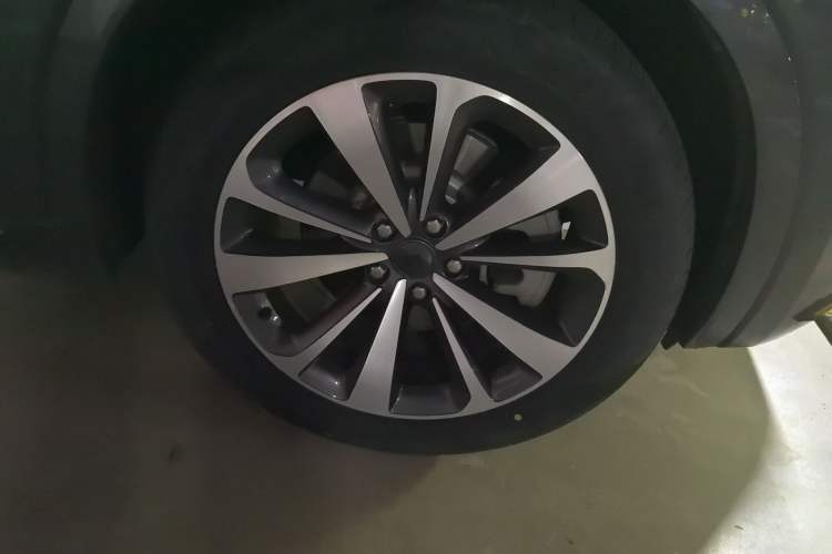 Used Li Auto ONE 2020 Extended-Range 6-Seater Version Right Front Wheel Hub