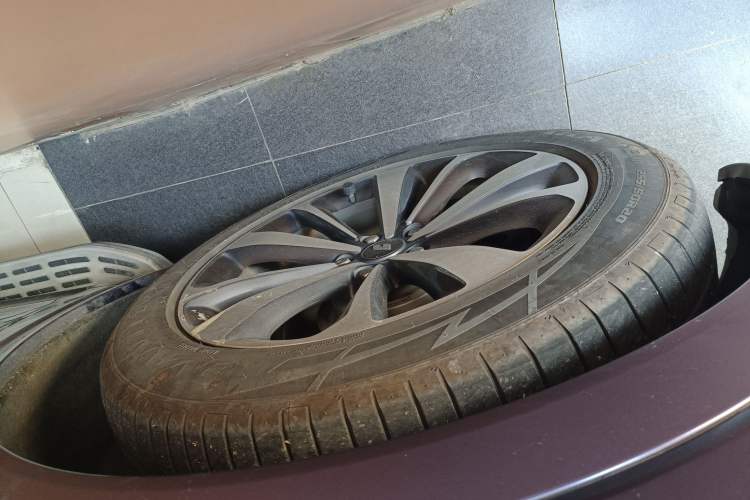 Used Li Auto ONE 2020 Extended-Range 6-Seater Version Left Front Wheel Hub
