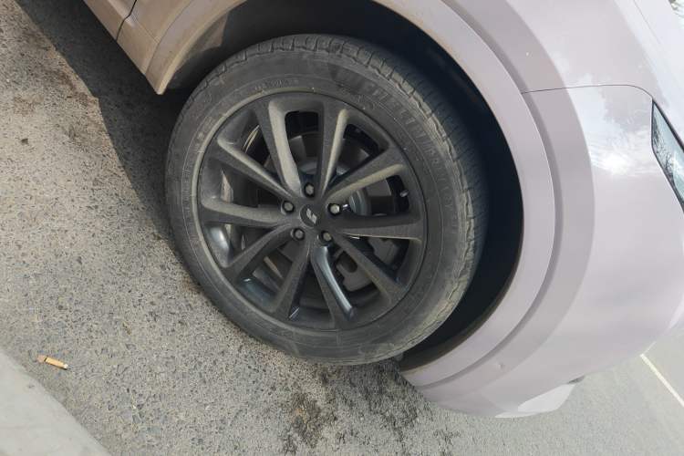 Used Li Auto ONE 2020 Extended-Range 6-Seater Version Right Front Wheel Hub