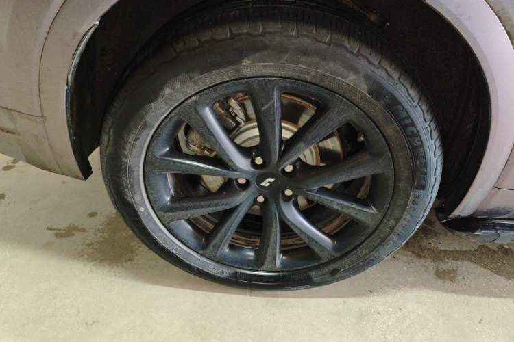 Used Li Auto ONE 2020 Extended-Range 6-Seater Version Right Rear Wheel Hub